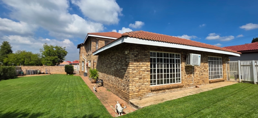 4 Bedroom Property for Sale in Miederpark North West